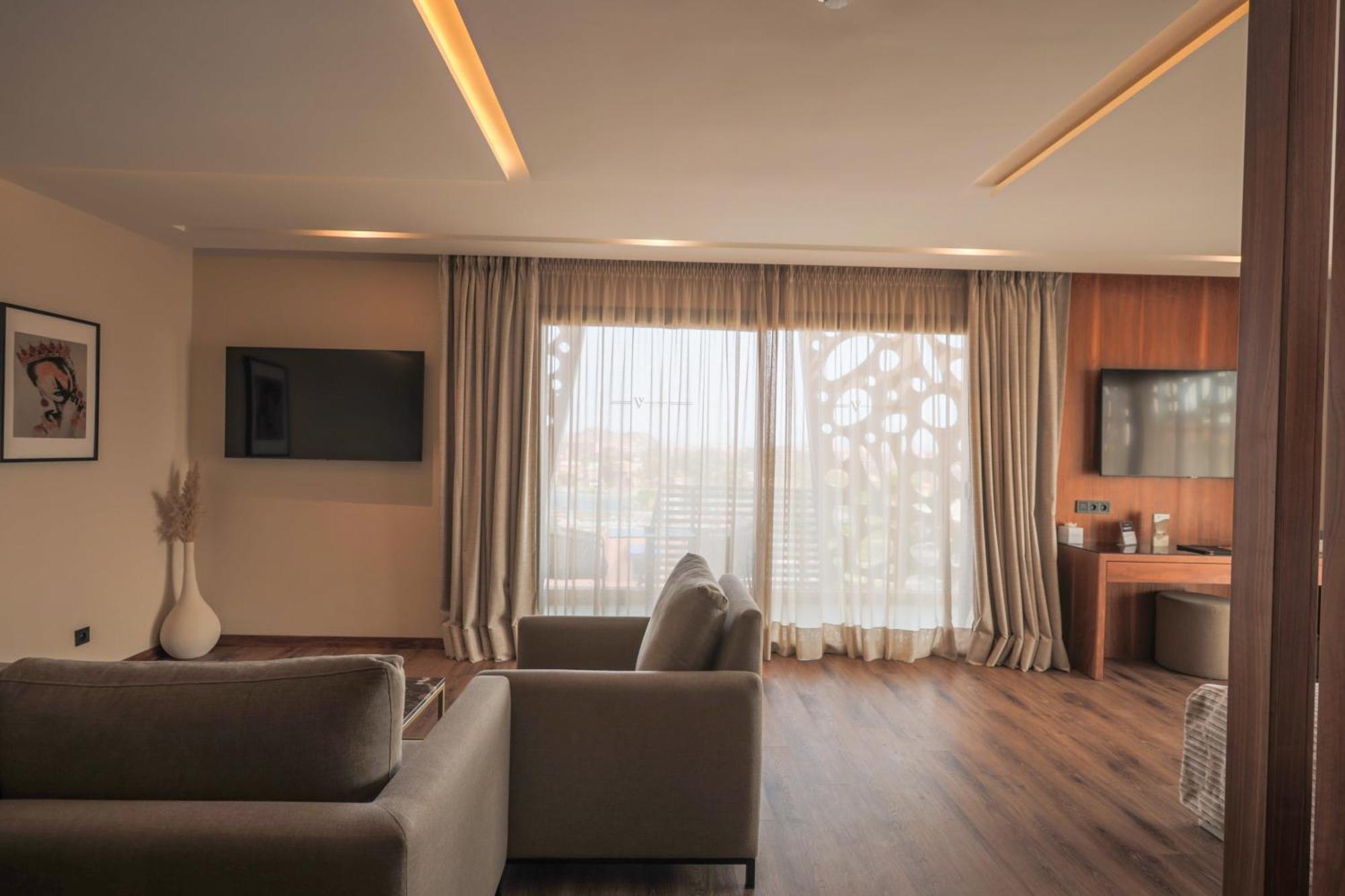 King Suite with Balcony,1708292834:JPEG