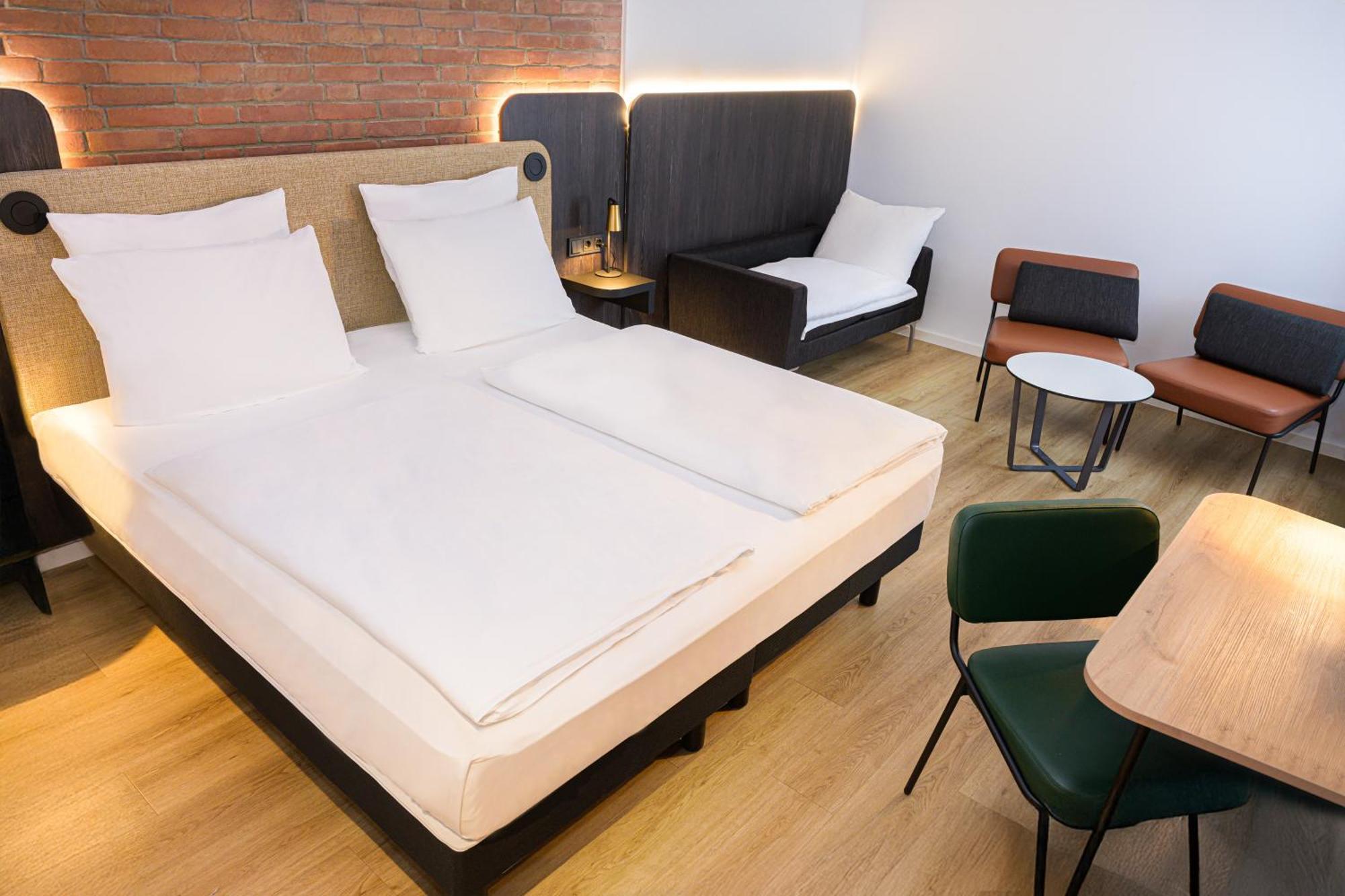 Standard Triple Room,1742576141:JPEG