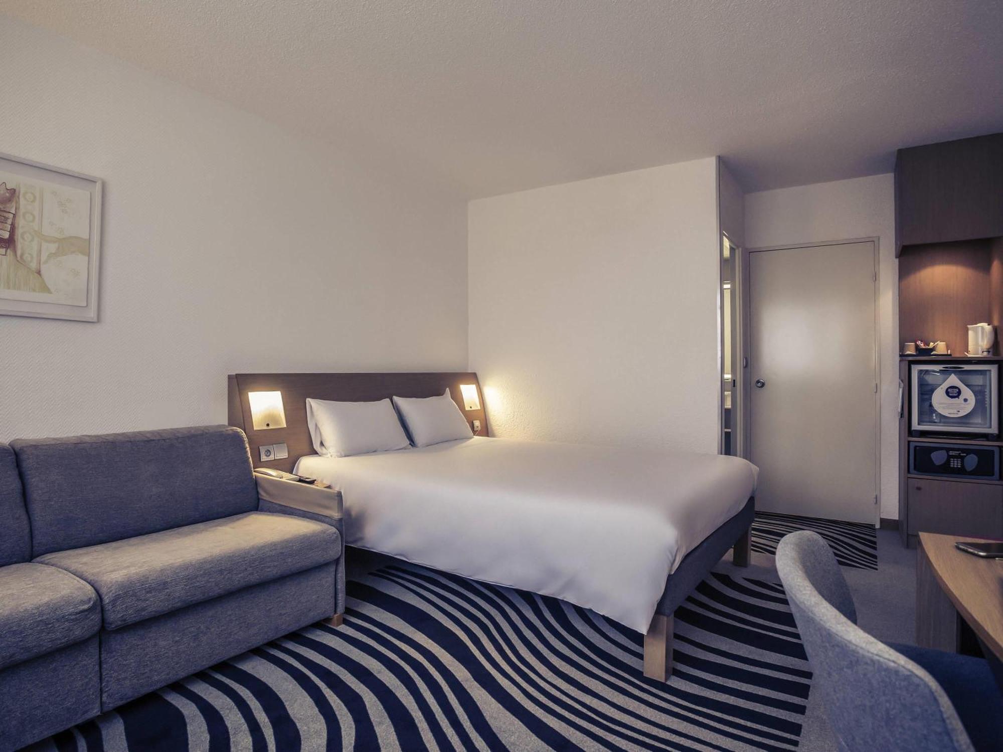Executive Queen Room with Sofa,1742616816:JPEG