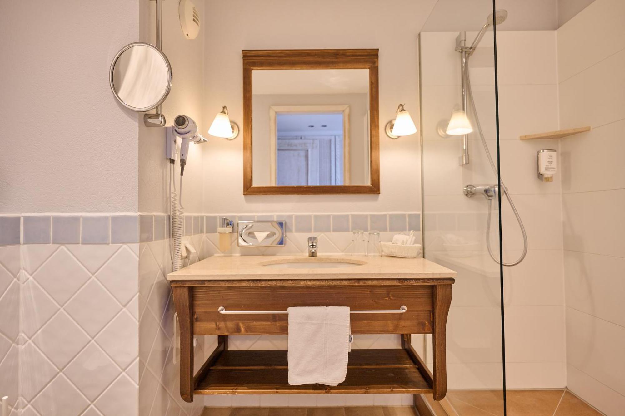 Comfort Room,1758518380:JPEG