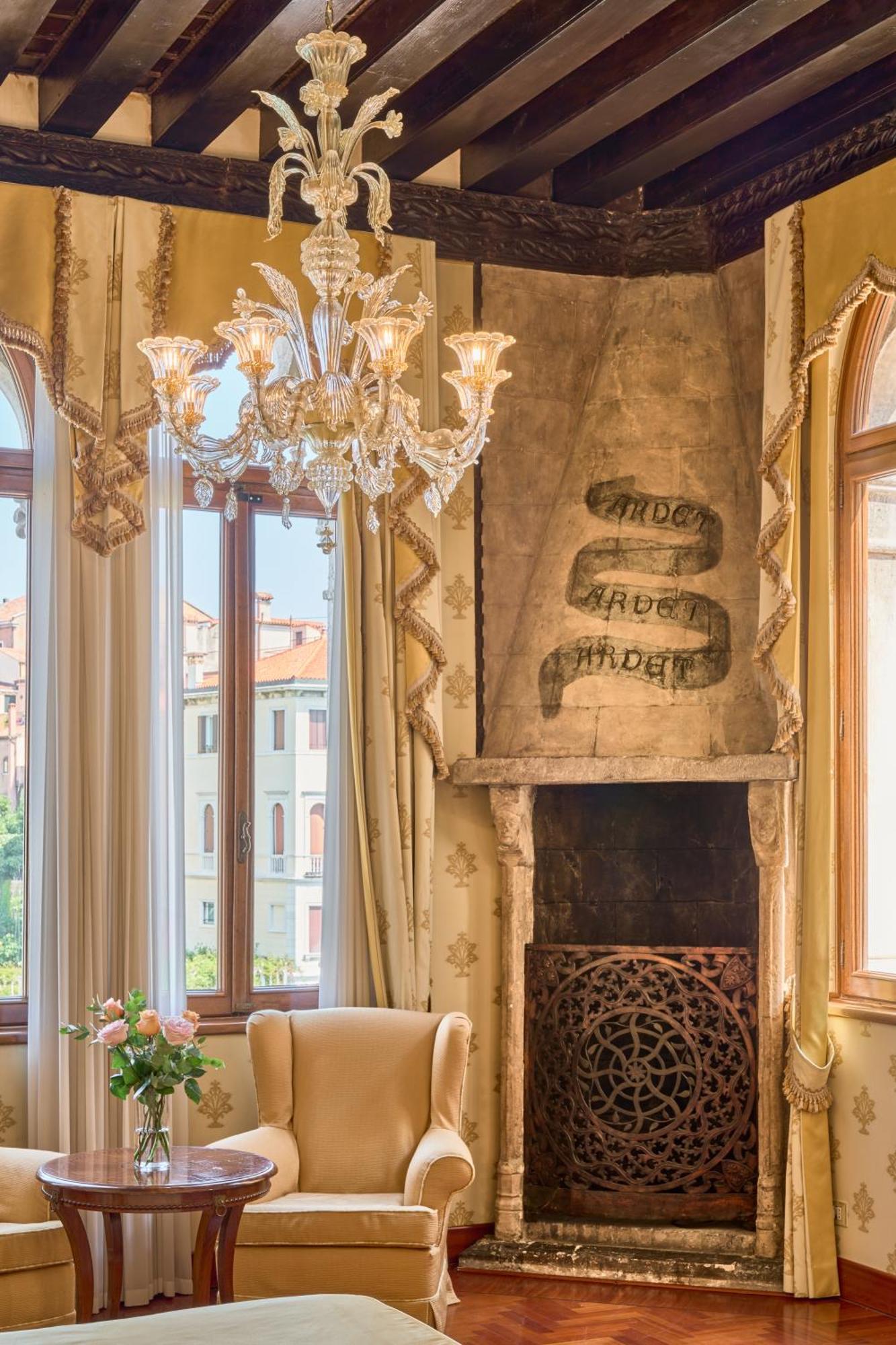 Junior Suite (4 Erwachsene) mit Blick auf den Canal Grande und komplettem Frühstück