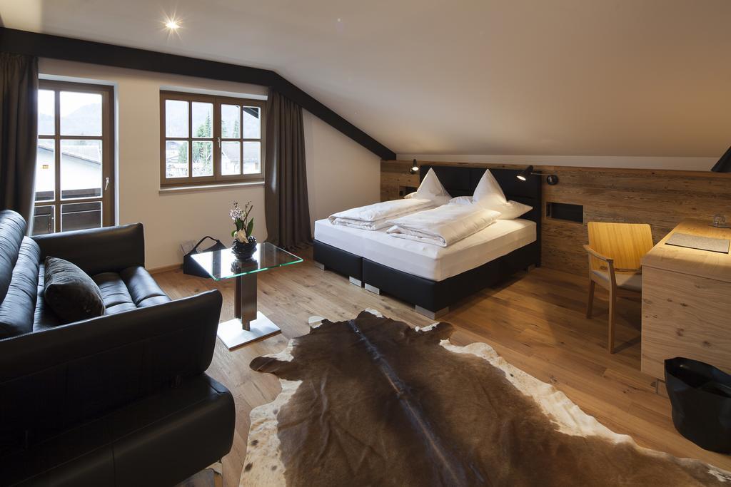 Deluxe Double Room with Balcony - Nr. 31,213434054:JPEG