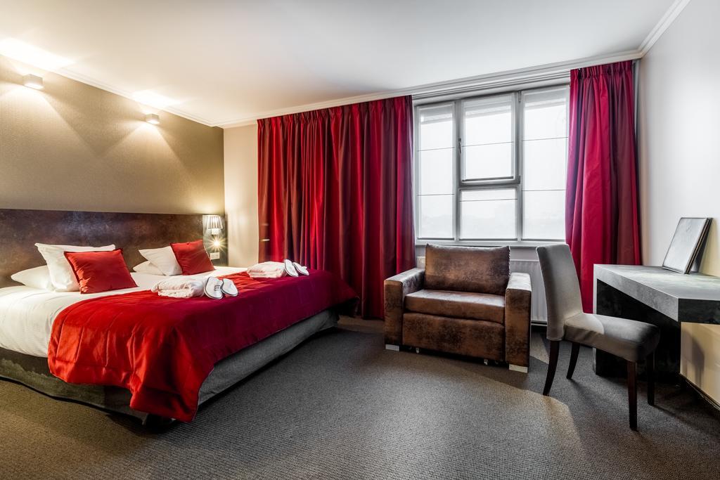 Zimmer mit Kingsize-Bett