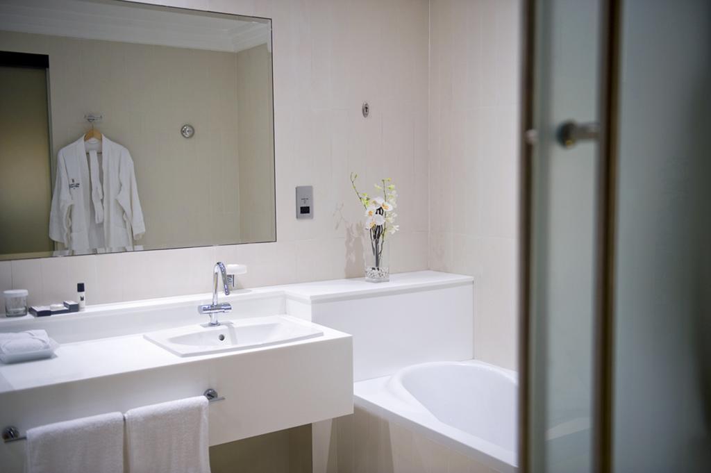 Superior Twin Room, complimentary shuttle to DXB Airport Terminal 1 & 3,407150934:JPEG