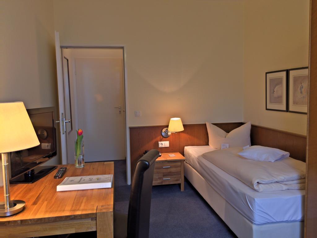 Single Room,1638473094:JPEG