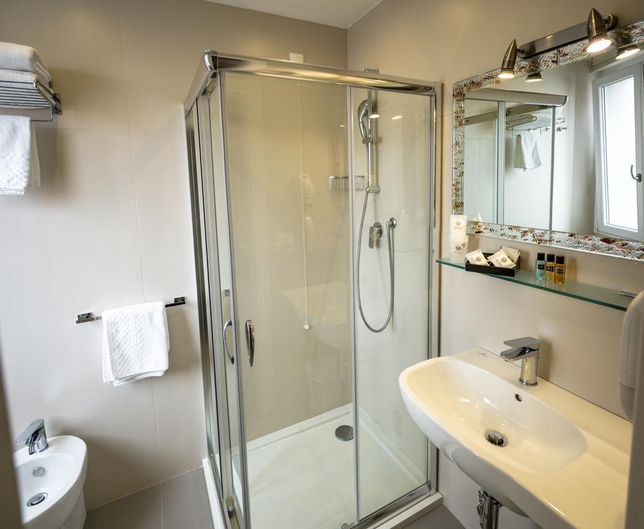 Deluxe Double Room Lateral Sea View