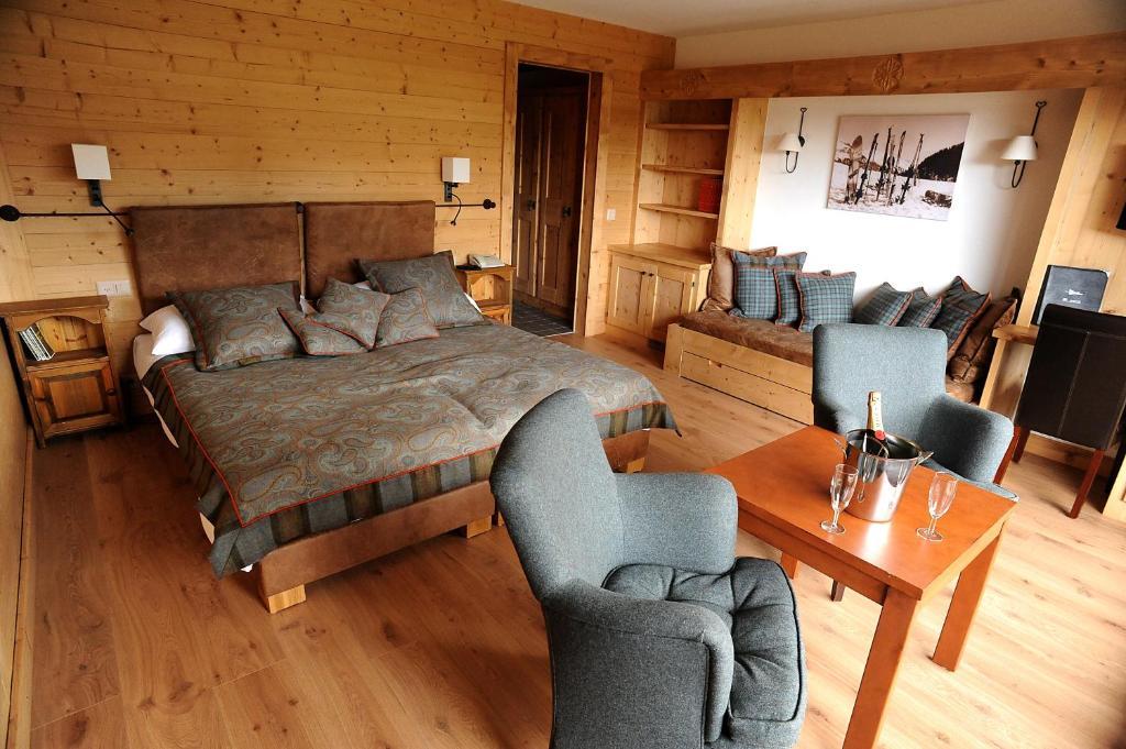 Doppelzimmer mit Balkon und Bergblick