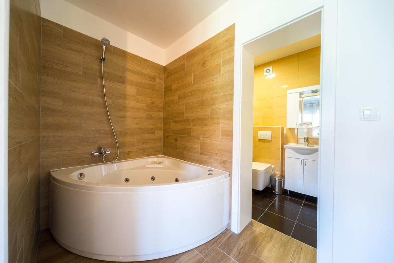 Deluxe Double or Twin Room Spa Bath