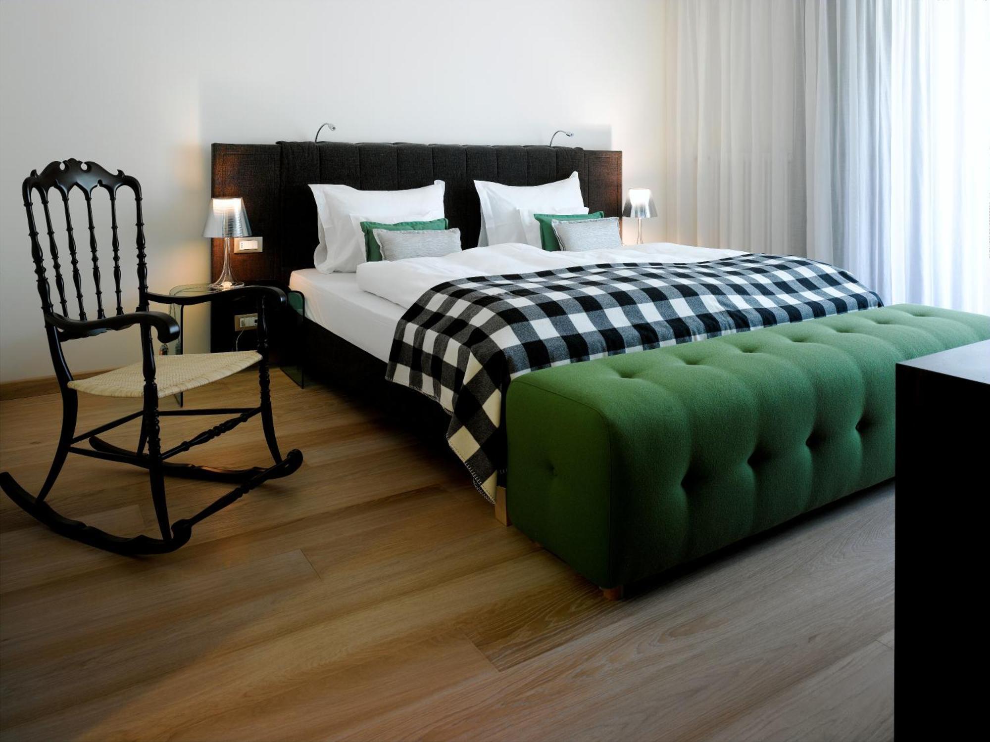 Suite,631127484:JPEG