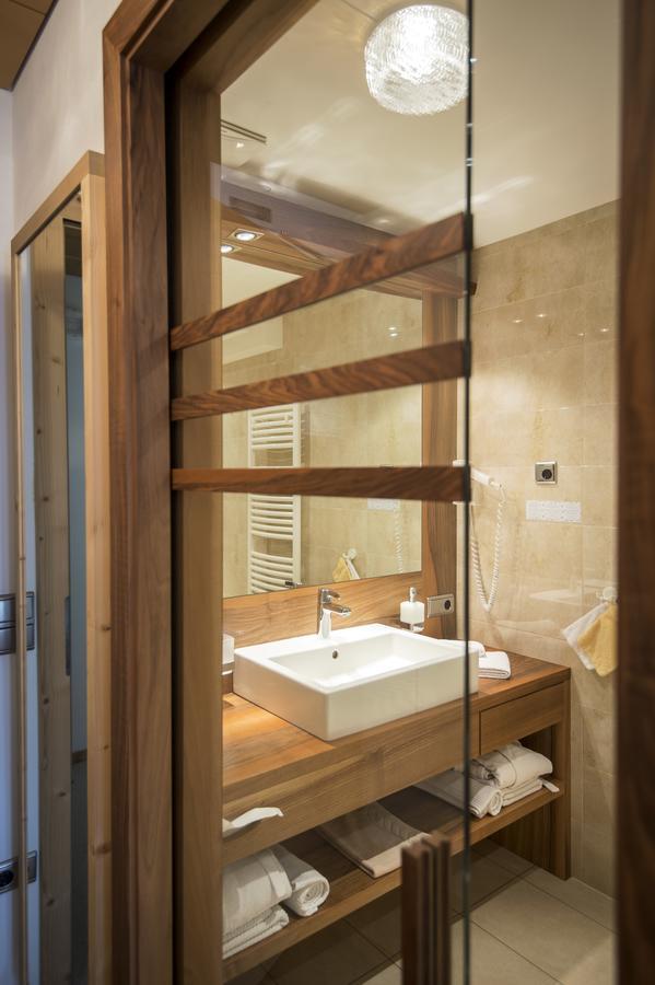 Superior Double Room with Balcony,647156274:JPEG