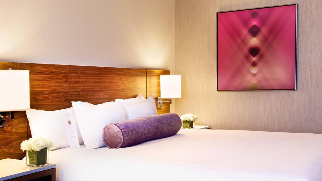 Eckzimmer mit Kingsize-Bett
