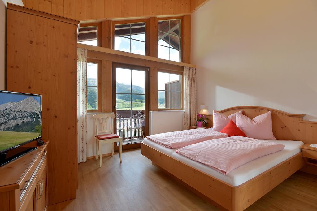 Superior Three-Bedroom Apartment,69098453:JPEG