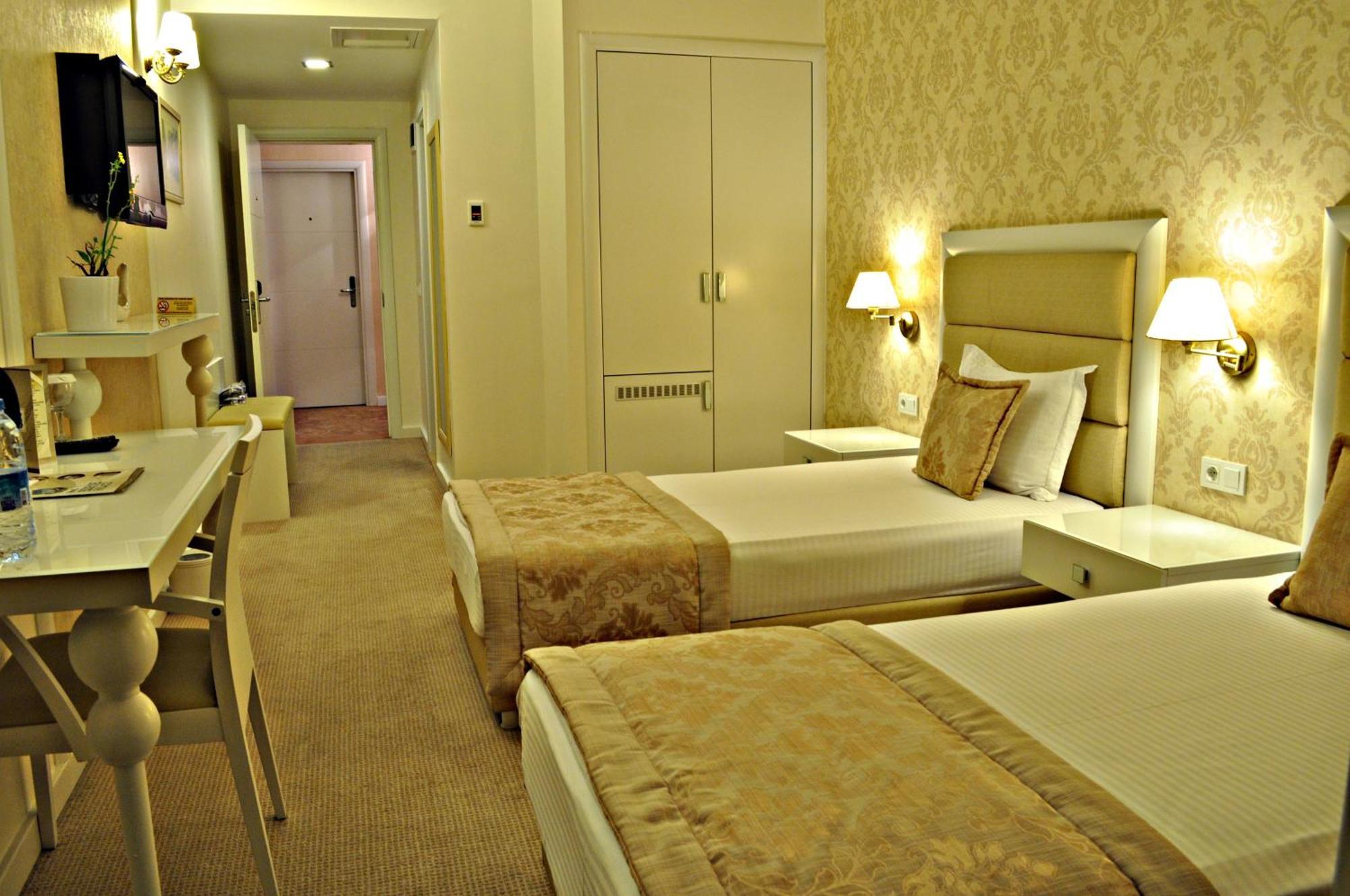 Double Twin Room