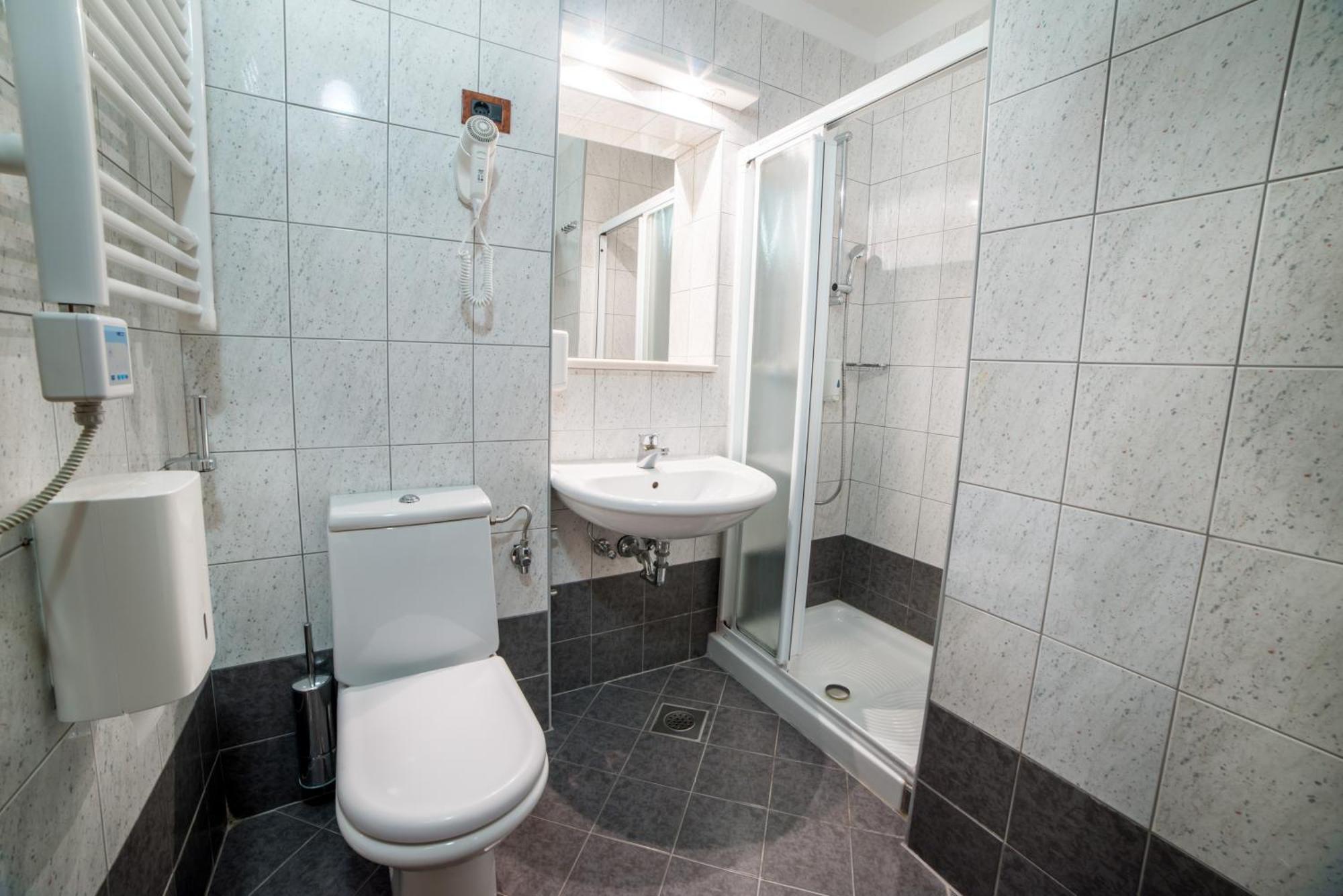 Standard Double or Twin Room,1566918773:JPEG