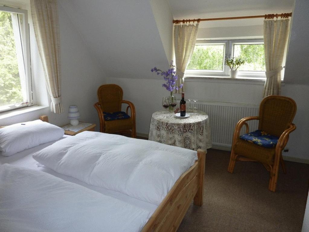 Deluxe Suite,51159886:JPEG