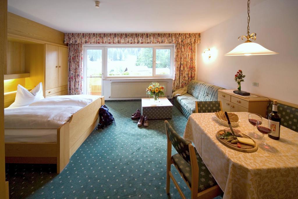 Double Room with Balcony,643945512:JPEG