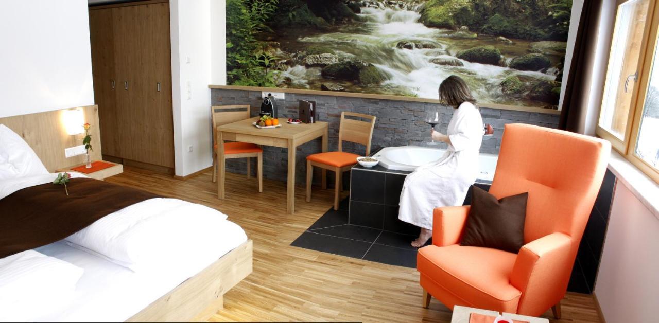 Deluxe Double Room Bath