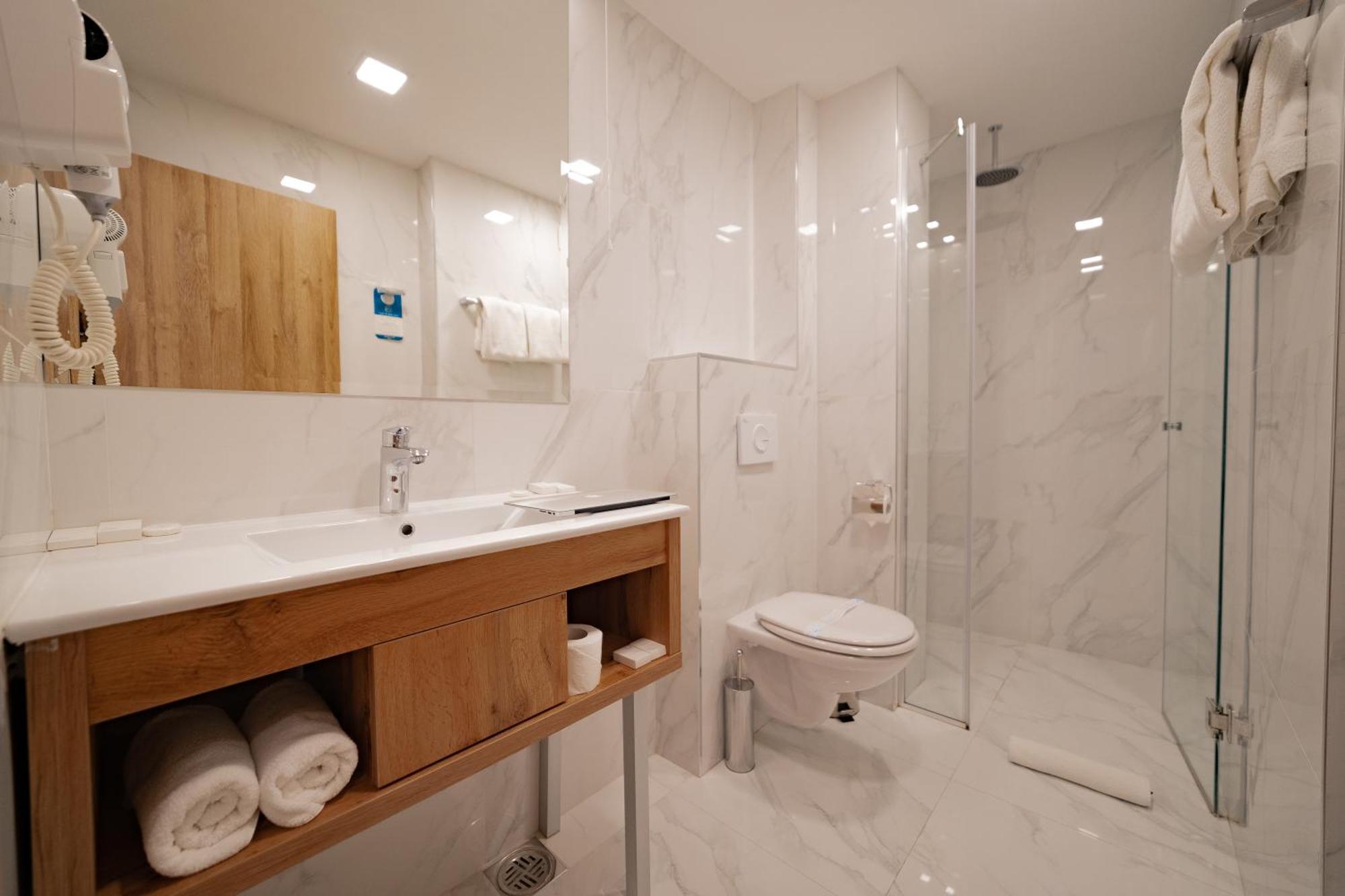 Deluxe Double or Twin Room,1329212222:JPEG