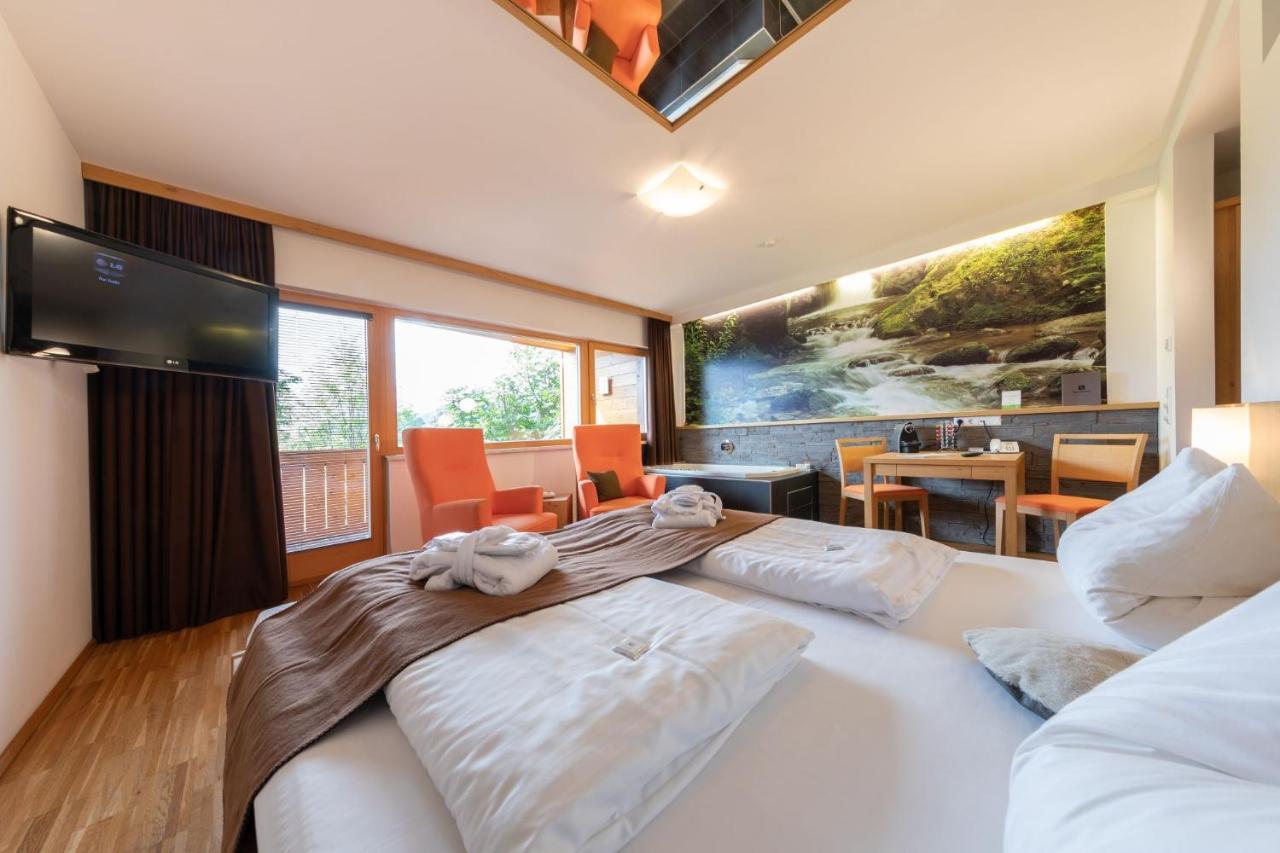 Deluxe Double Room Bath