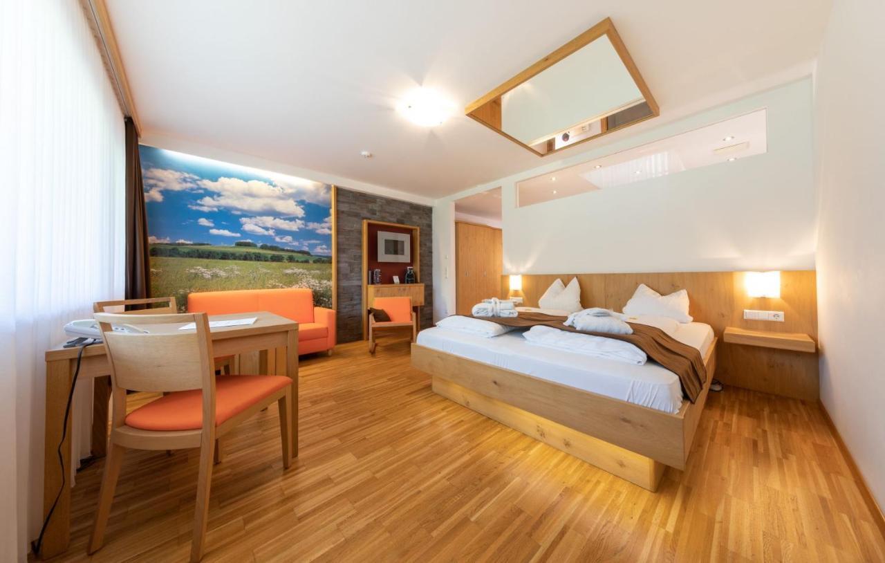 Deluxe Double Room Shower