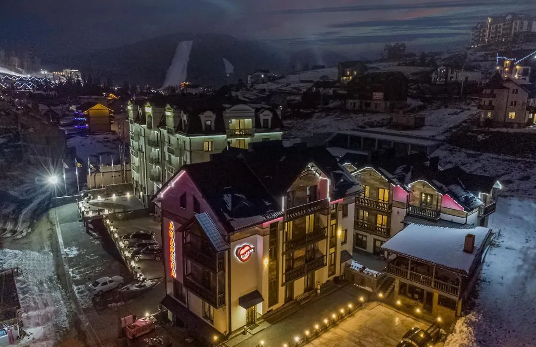Amarena Spa Hotel - Breakfast Included In The Price Spa Swimming Pool Sauna Hammam Jacuzzi Restaurant Inexpensive And Delicious Food Parking Area Barbecue 400 M To Bukovel Lift 1 Room And Cottages-1