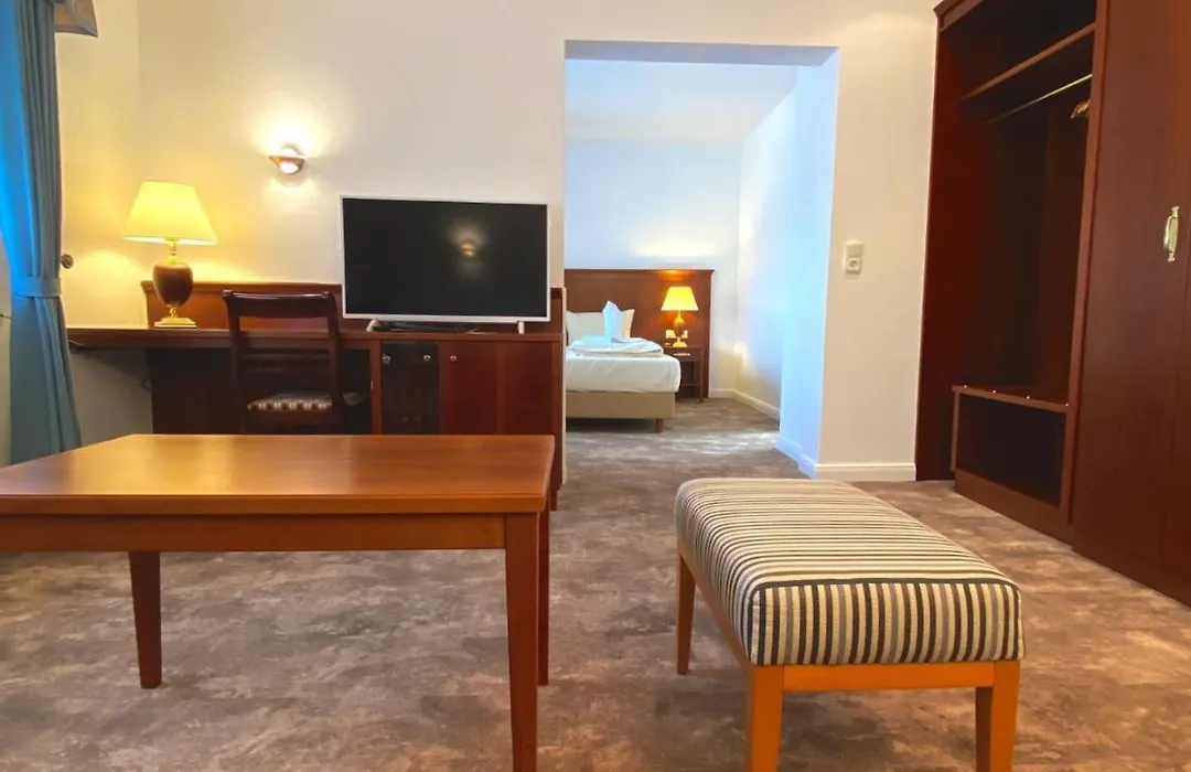 Hotel Kaiserhof Deluxe-1