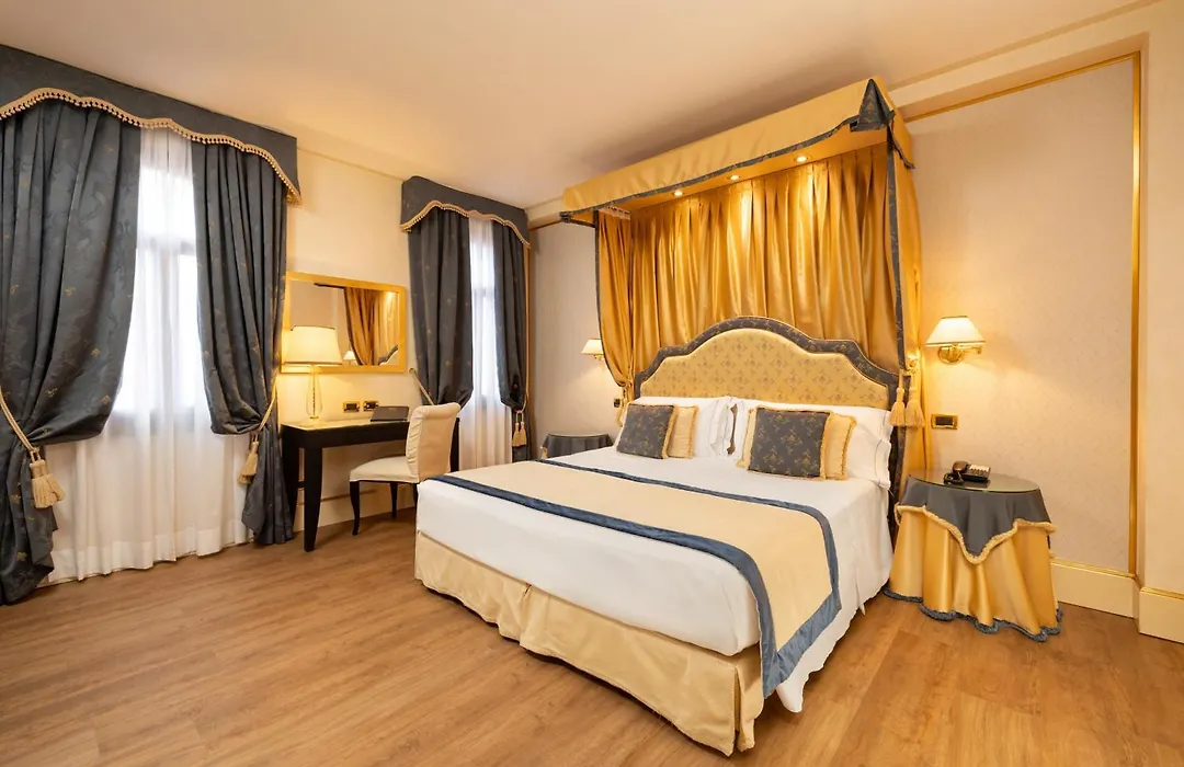 Hotel A La Commedia-1