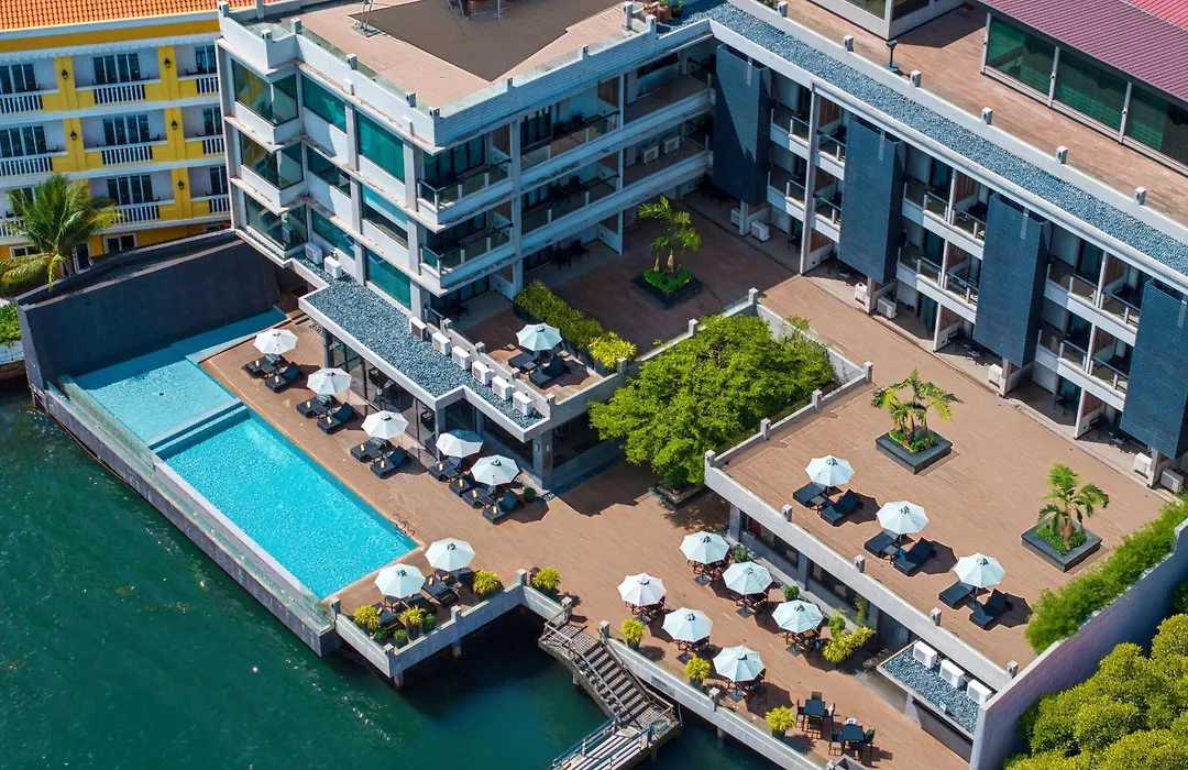 Two Seasons Coron Bayside Hotel-1