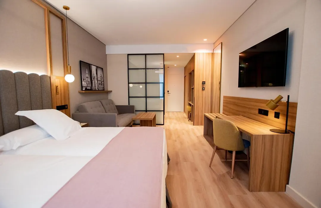 Hotel Giralda Center-1