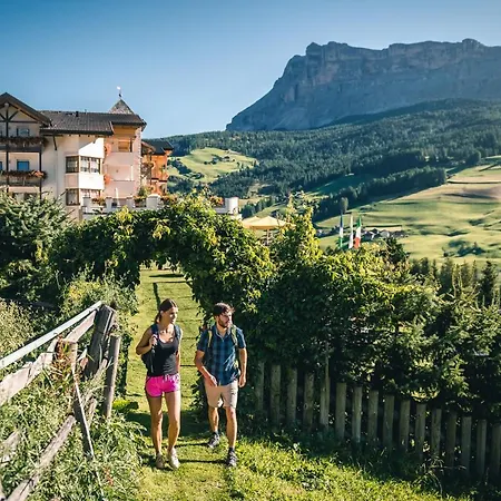 Dolasilla Mountain Panoramic Wellness Hotel-3