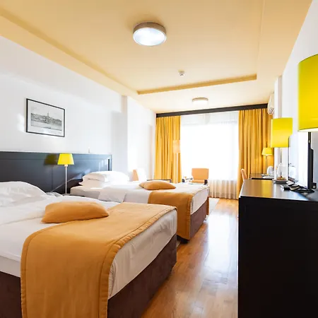 Hotel M-2