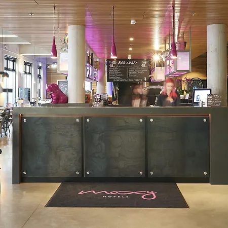 Moxy Frankfurt Airport-3