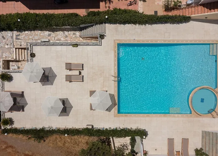Hotel mit Pool: Adonis Hotel