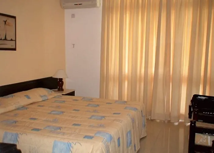 Hotel: Kenya Bay Beach Hotel