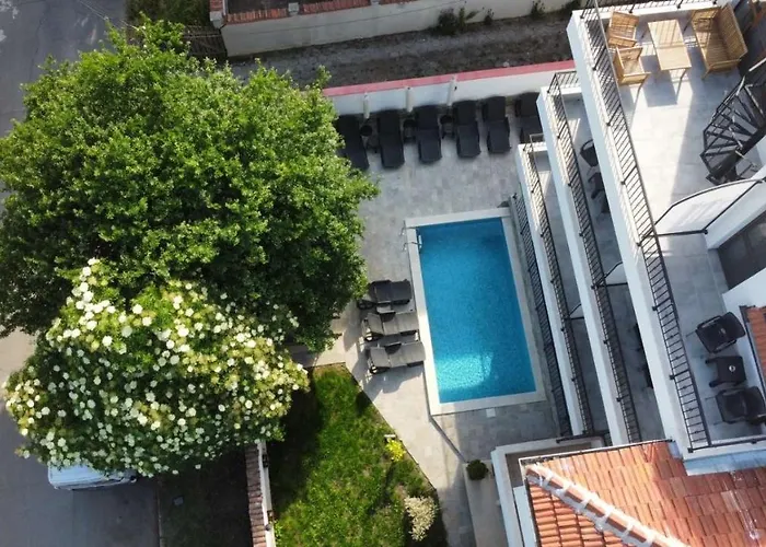 Villa Aqua Family Hotel