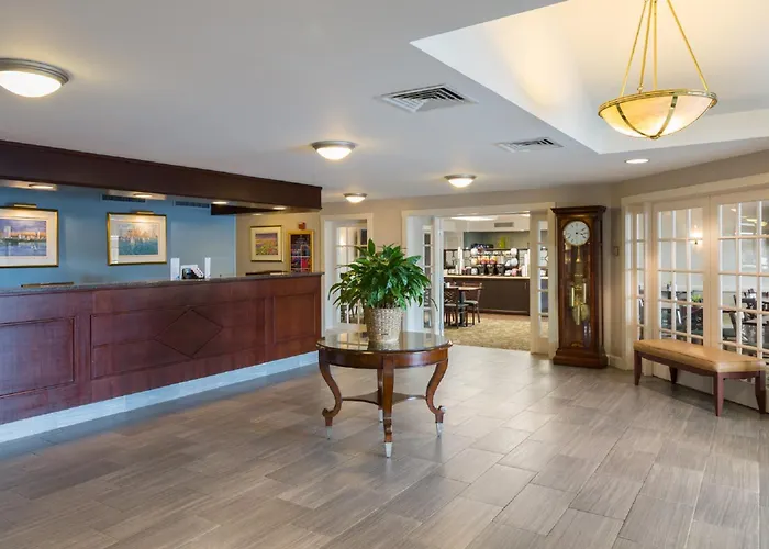 Hotel Am Ramada By Wyndham Boston