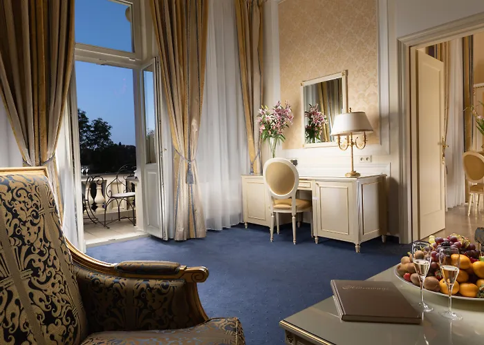 5-Sterne-Hotel: Savoy Westend Hotel