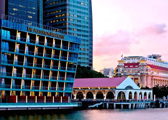 Fullerton Bay