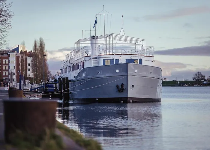 Günstiges Hotel: ARCONA - Übernachten auf dem Wasser - direkt am Bontekai