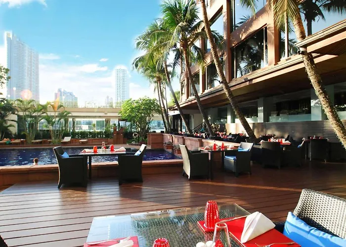 Ramada Plaza By Wyndham Menam Riverside