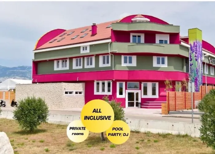 Hotel nahe College: Hostel Zrce All Inclusive- All You Can Drink And Eat! (Adults Only)
