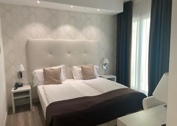 Jacuzzi-Hotel: International Beach Hotel