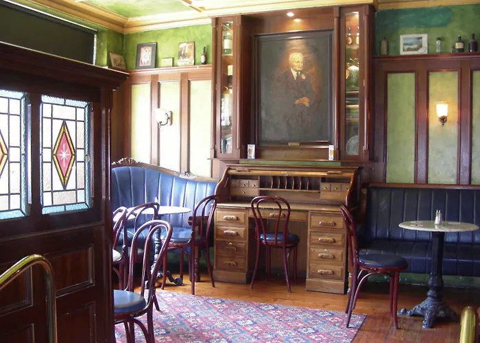 Golf Hotel: O'Neills Victorian Pub & Townhouse