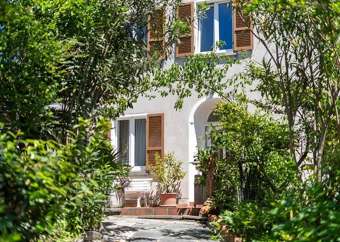 Easy Stay By La Perla