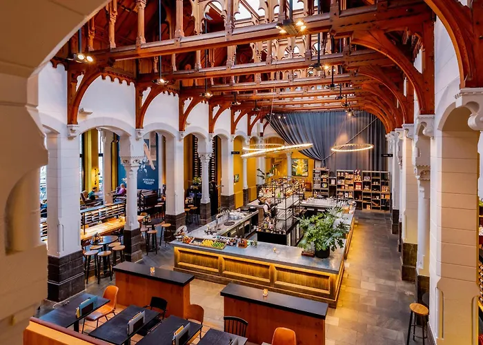 Jacuzzi-Hotel: Post-Plaza Hotel&Grand Café
