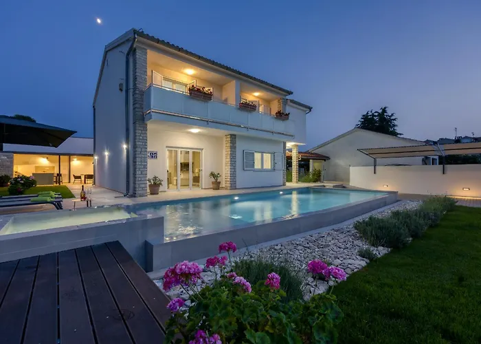 Touch Of Luxury And Comfort - Irena