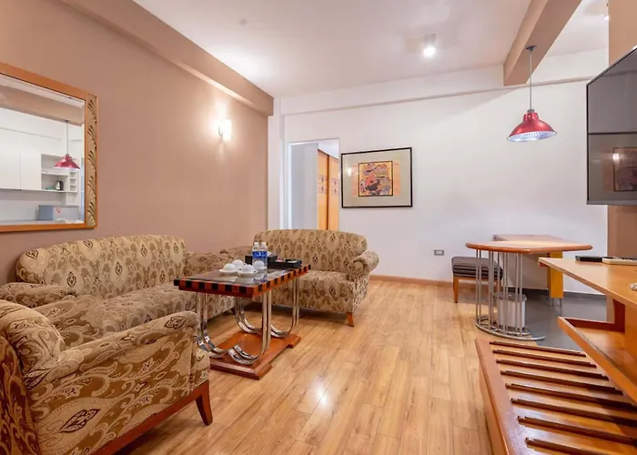 Golden Sunshine Villa Hotel&Travel