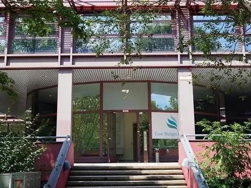 Private Villa: Low Budget Hostel