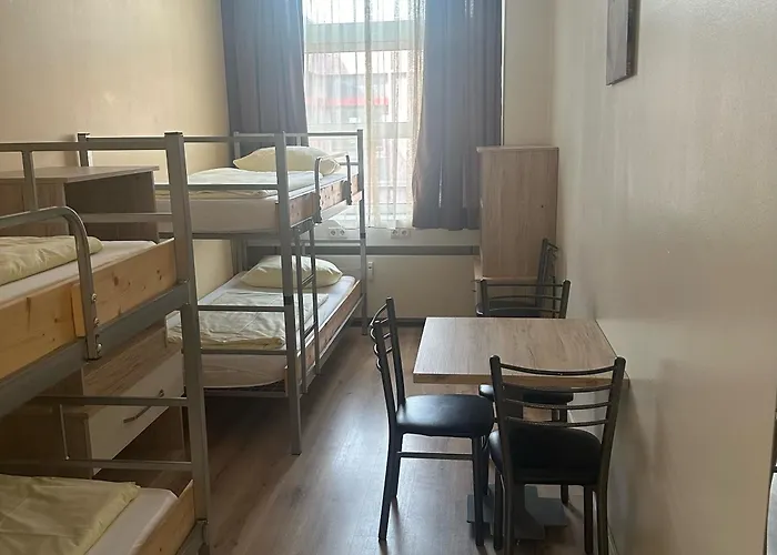 Private Villa: Low Budget Hostel