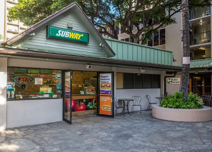 Wasserpark Hotel: Kuhio Banyan Hotel (with Kitchenettes)